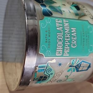 Bath and body works chocolate peppermint cream scented candle made with essentia